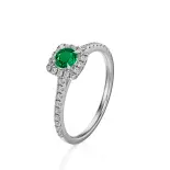 Pierścionek z szmaragdem i brylantami białe złoto AJPZ_026